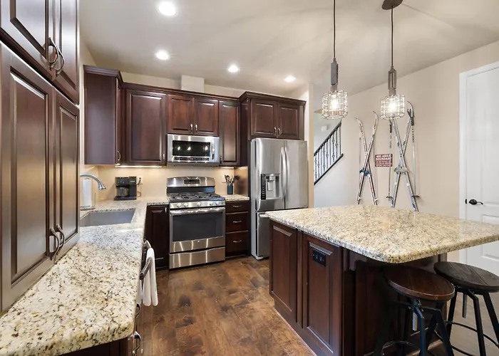 New! 5br Family Retreat With Game Room, Ac, Near Downtown & Nau