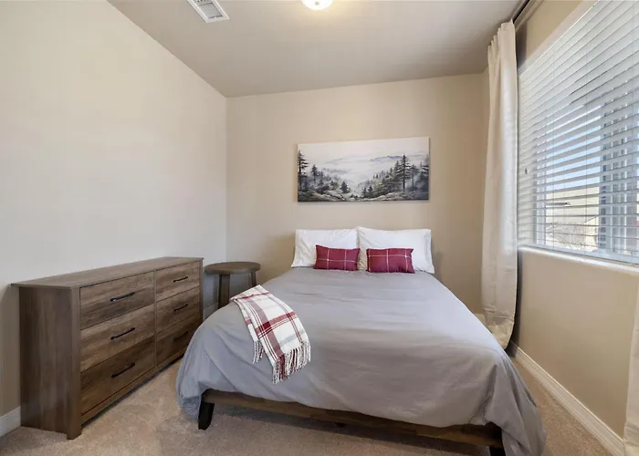 New! 5br Family Retreat With Game Room, Ac, Near Downtown & Nau Сasa de vacaciones
