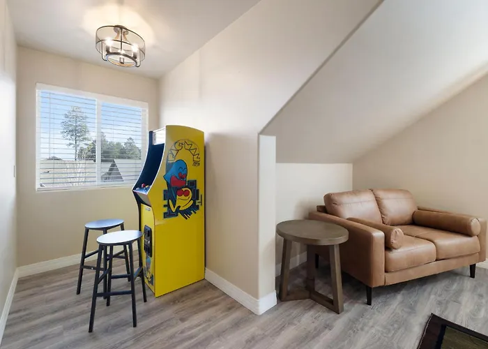 New! 5br Family Retreat With Game Room, Ac, Near Downtown & Nau *