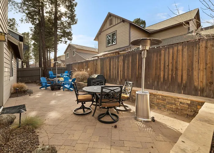 New! 5br Family Retreat With Game Room, Ac, Near Downtown & Nau Vakantiehuis *
