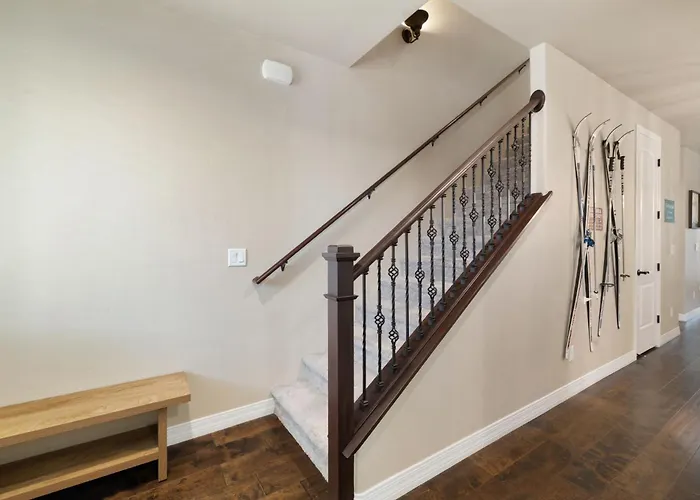 New! 5br Family Retreat With Game Room, Ac, Near Downtown & Nau